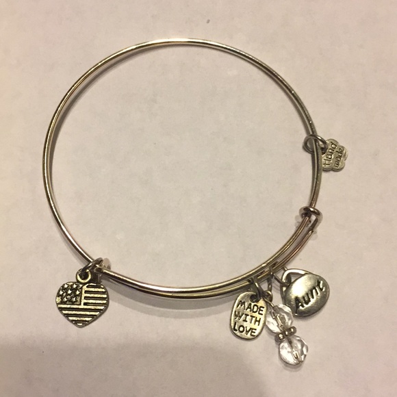 S K charm bracelet and no name wonderful condition - Picture 5 of 10